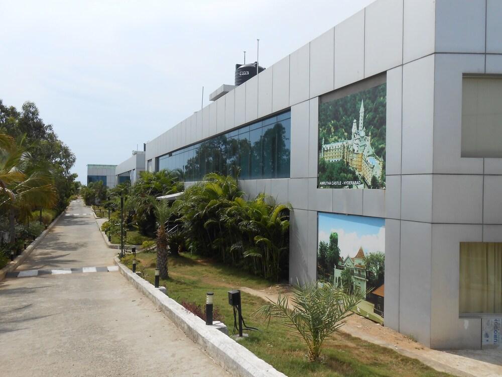 Jade Beach Resort Tirupporur Exterior photo