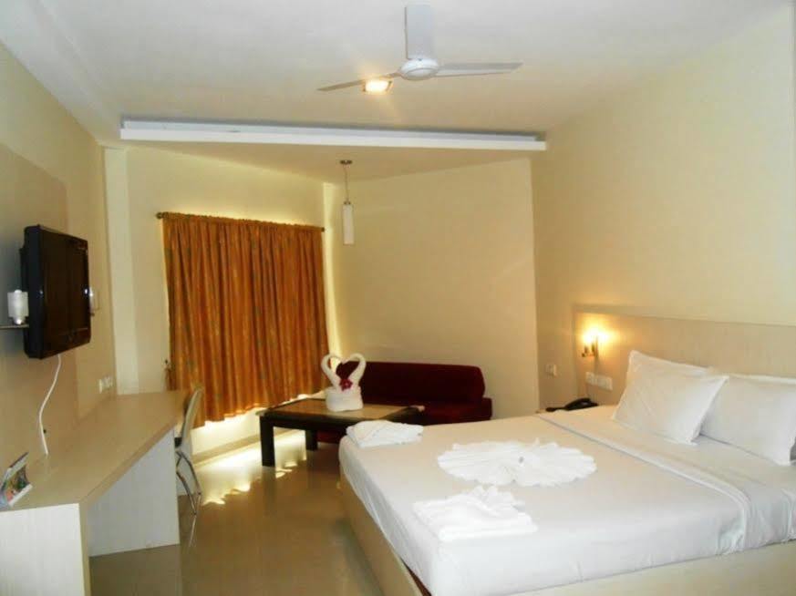 Jade Beach Resort Tirupporur Exterior photo